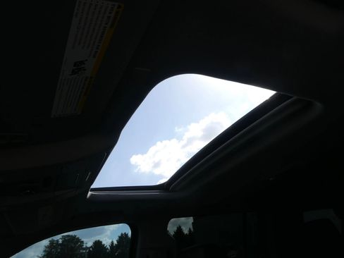 Used 2019 Chevrolet Suburban LT image 12