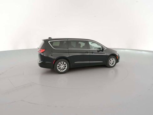 New 2026 Chrysler Pacifica Select image 13