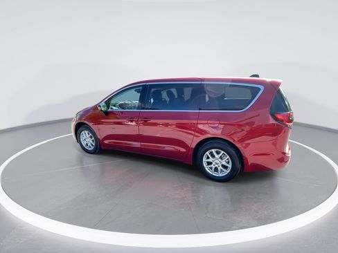 Used 2024 Chrysler Pacifica Touring-L FWD image 12