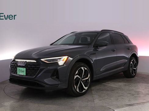 Used 2024 Audi Q8 e-tron Prestige w/ Prestige Package AWD/4WD image 2