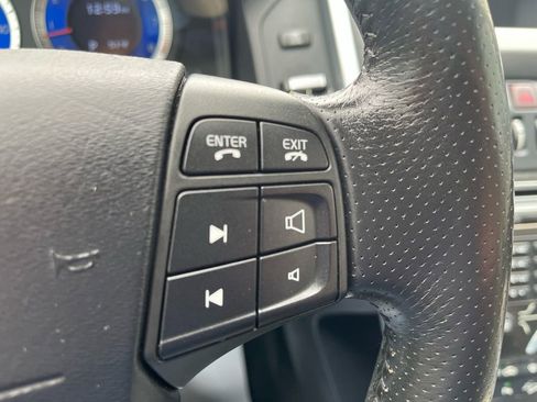 Used 2010 Volvo XC60 T6 R-Design image 13