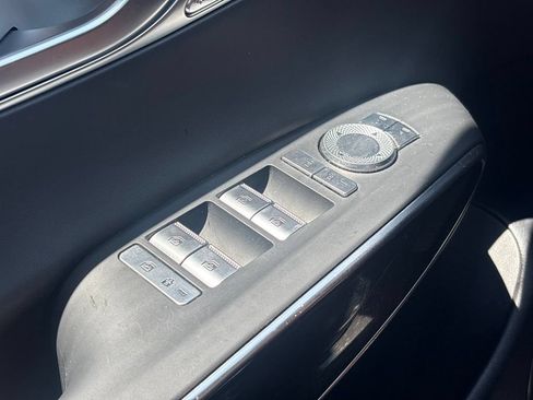 Used 2025 Genesis GV70 2.5T AWD/4WD image 26