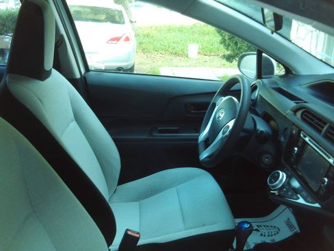 Used 2015 Toyota Prius C One FWD image 27