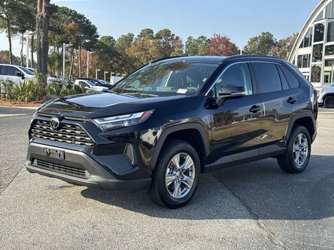 Used 2025 Toyota RAV4 XLE image 5