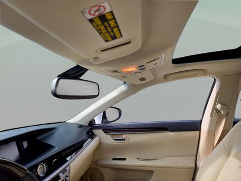 Used 2014 Lexus ES 350 w/ Premium Package FWD image 17