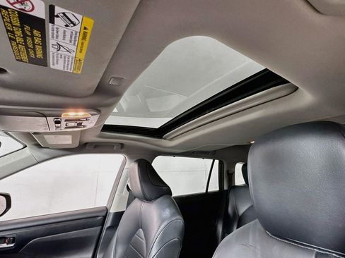 Used 2021 Toyota Highlander XLE AWD/4WD image 22