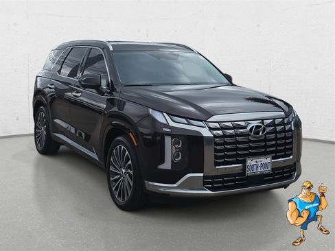 Used 2024 Hyundai Palisade Calligraphy image 3