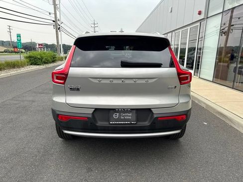 Certified 2025 Volvo XC40 B5 Plus AWD/4WD image 4
