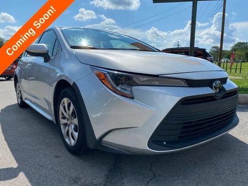 Used 2023 Toyota Corolla LE FWD image 2
