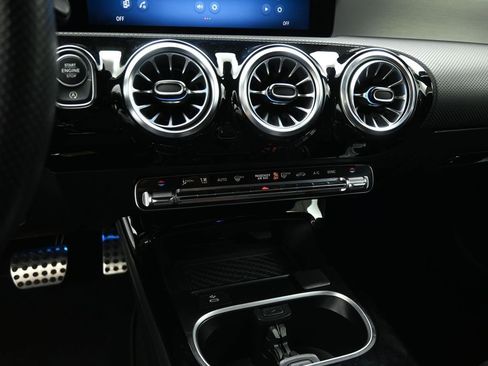 Used 2024 Mercedes-Benz CLA 250 image 15