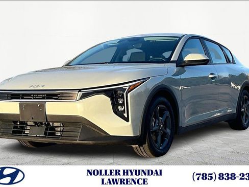 Used 2025 Kia K4 LXS image 1