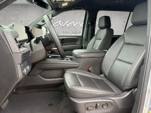 Used 2025 Chevrolet Suburban Z71 AWD/4WD image 19