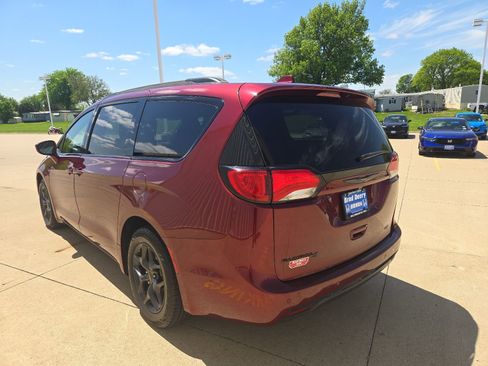 Used 2019 Chrysler Pacifica Touring-L Plus w/ S Appearance Package FWD image 5