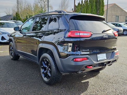 Used 2017 Jeep Cherokee Trailhawk image 3