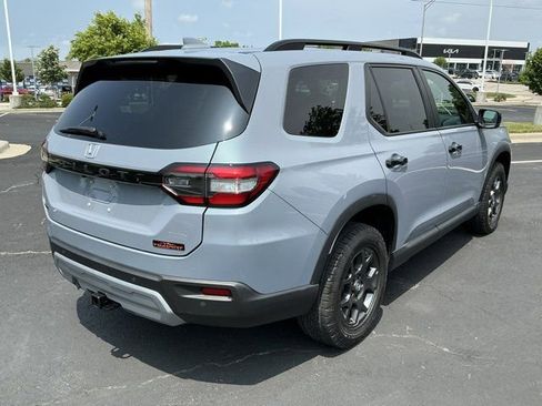 Used 2025 Honda Pilot TrailSport image 3