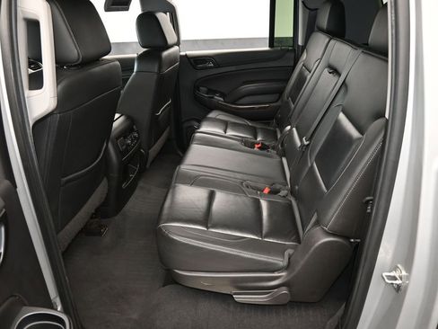 Used 2020 Chevrolet Suburban LT image 36