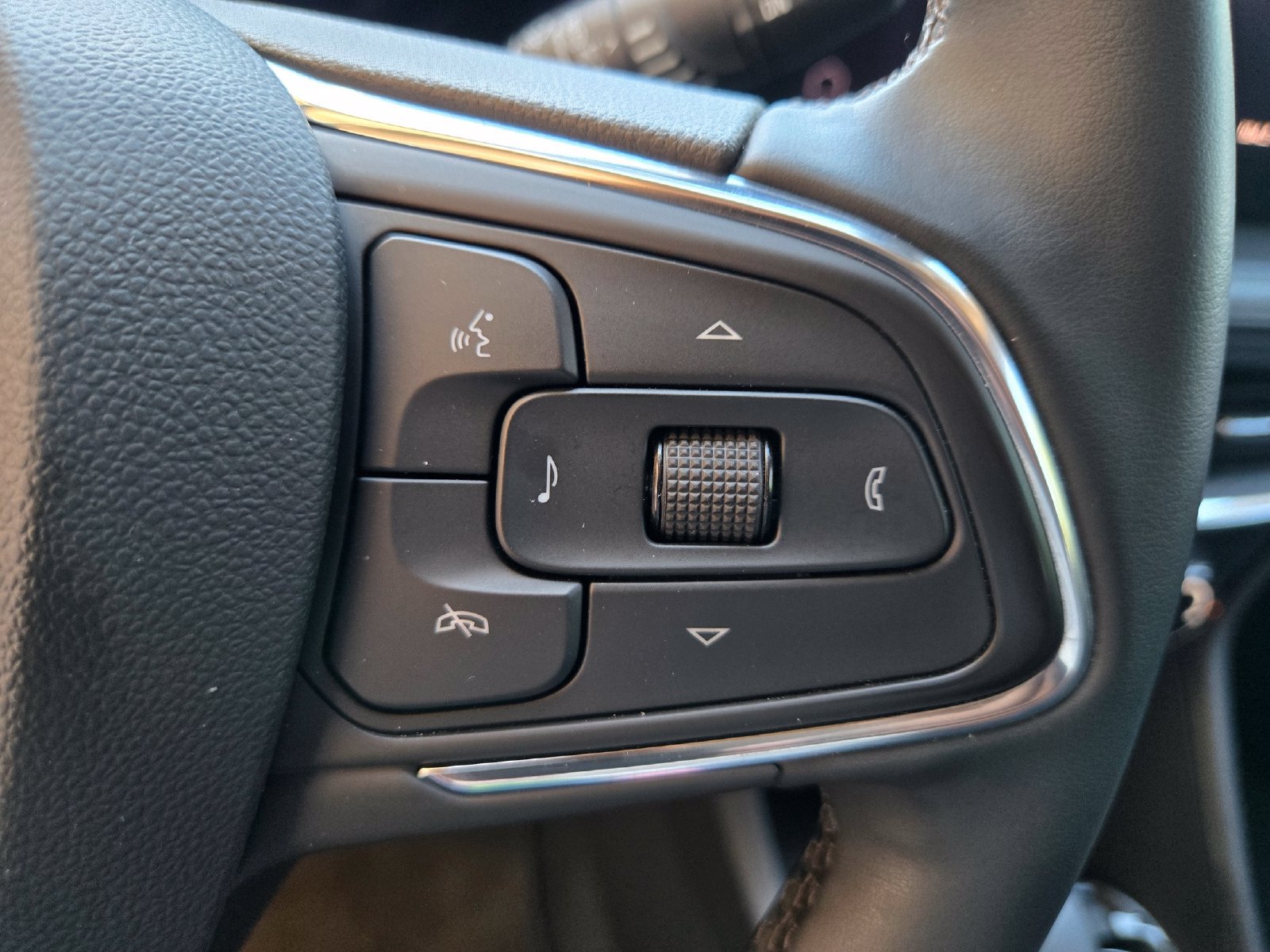 Used 2025 Buick Encore GX Sport Touring w/ Comfort Package FWD image 13