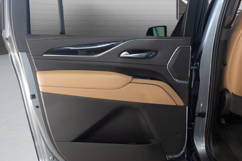 Used 2022 Cadillac Escalade ESV Sport w/ LPO, ONYX Package AWD/4WD image 43