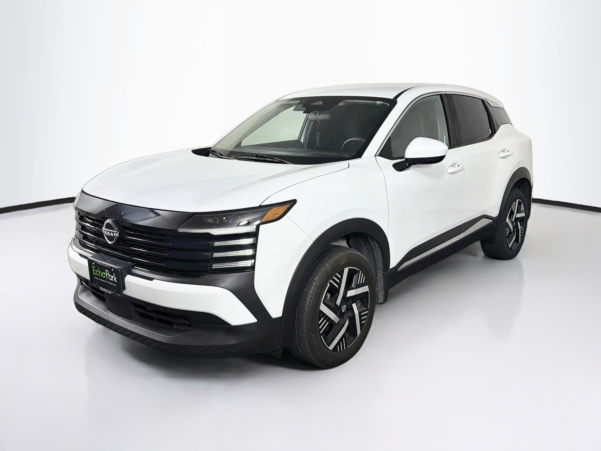Used 2025 Nissan Kicks SV w/ Charging Package FWD image 3