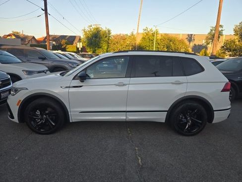 Used 2023 Volkswagen Tiguan SE R-Line FWD image 2
