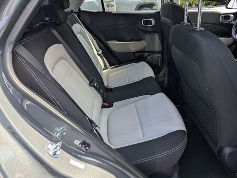 Used 2025 Hyundai Venue SEL FWD image 27
