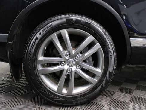 Used 2016 Volkswagen Touareg VR6 AWD/4WD image 5