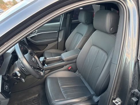 Used 2024 Audi Q8 e-tron Premium Plus image 14