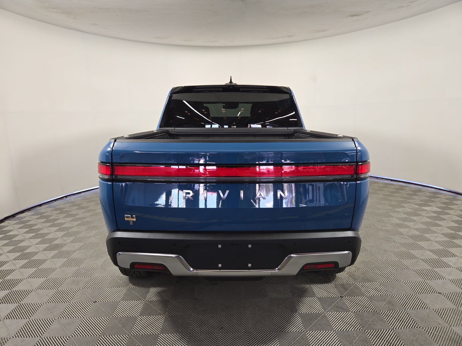 Used 2022 Rivian R1T Adventure AWD/4WD image 4