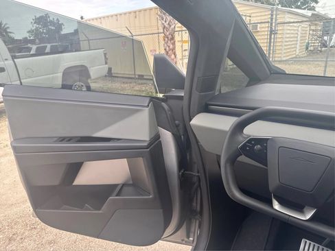 Used 2025 Tesla Cybertruck AWD Crew Cab image 22