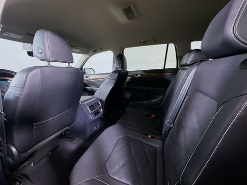 Used 2024 Volkswagen Atlas SE FWD image 13