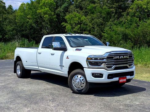New 2026 RAM 3500 Laramie w/ Max Tow Package image 32