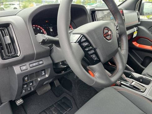 Used 2025 Nissan Frontier PRO-4X w/ Pro Convenience Package image 14