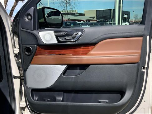 Certified 2022 Lincoln Navigator L Reserve image 23