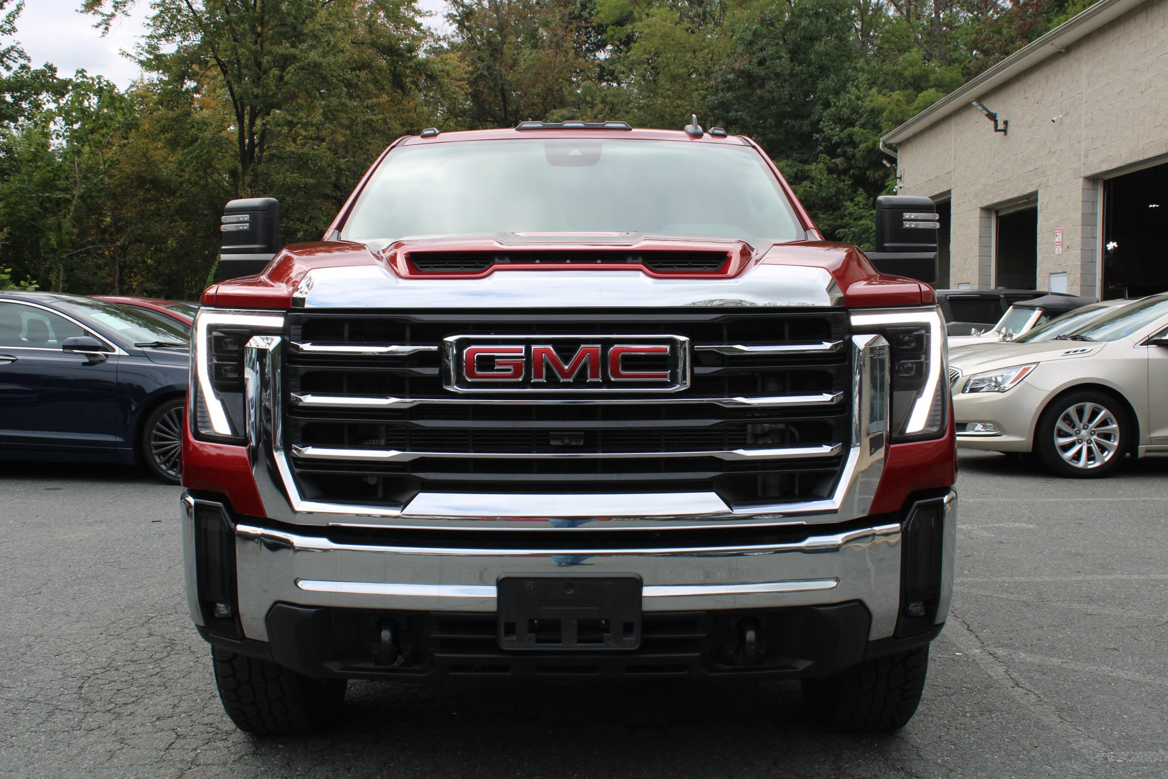 Used 2024 GMC Sierra 2500 SLE w/ SLE Value Package; AWD/4WD image 2