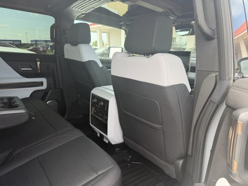 Used 2024 GMC Hummer EV 3X w/ LPO, Illumination Package AWD/4WD image 24