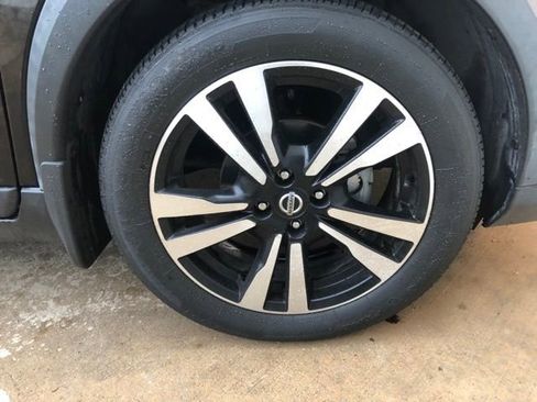 Used 2019 Nissan Kicks SV FWD image 11