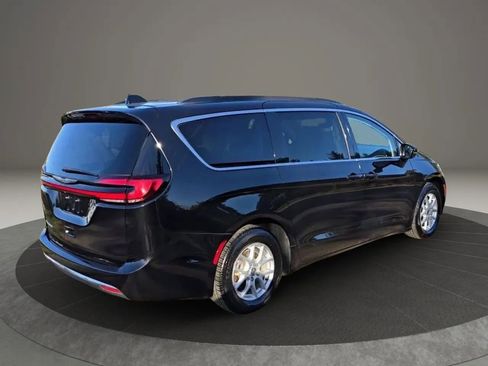 Used 2022 Chrysler Pacifica Touring-L FWD image 5