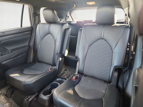 Used 2021 Toyota Highlander XSE image 13