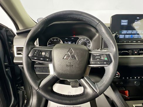 Used 2023 Mitsubishi Outlander SE image 15