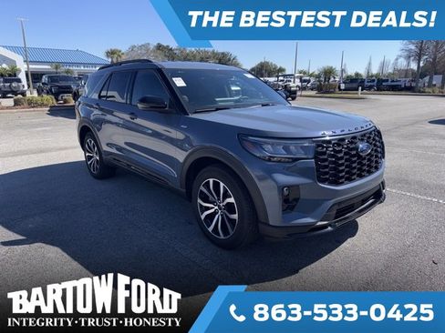 Used 2025 Ford Explorer ST-Line image 3