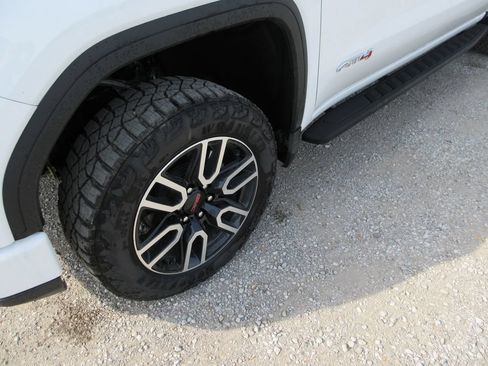 New 2026 GMC Sierra 1500 AT4 w/ AT4 Premium Package AWD/4WD image 14