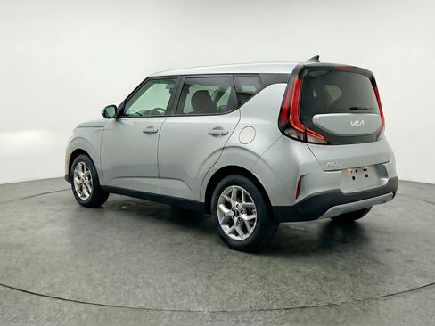 Used 2025 Kia Soul LX w/ LX Technology Package FWD image 6