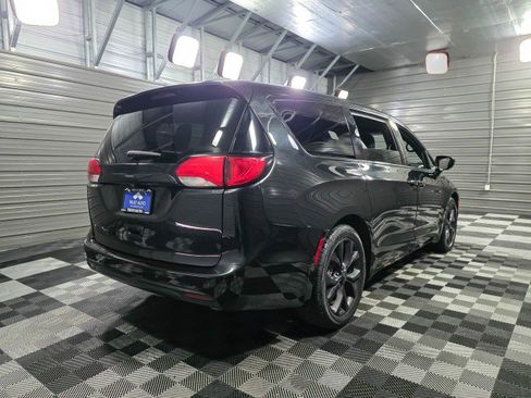 Used 2020 Chrysler Pacifica Touring w/ S Appearance Package image 5
