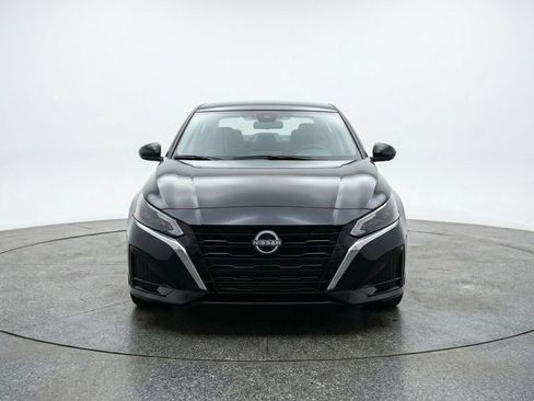 Used 2025 Nissan Altima 2.5 SV image 2