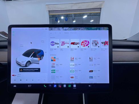 Used 2021 Tesla Model Y Long Range AWD/4WD image 24