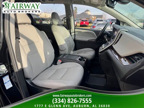 Used 2020 Toyota Sienna Limited Premium w/ Carpet Mat Package AWD/4WD image 12