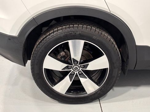 Used 2019 Volvo XC40 T5 Momentum image 33