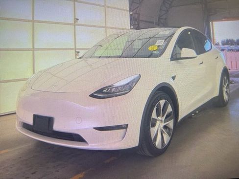 Used 2021 Tesla Model Y Long Range image 3