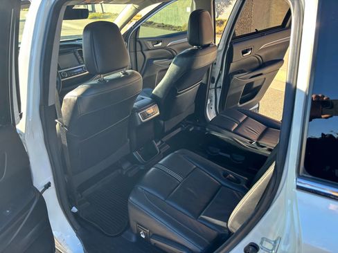 Used 2017 Toyota Highlander SE image 20