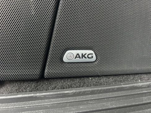 Used 2022 Cadillac Escalade Premium Luxury image 24